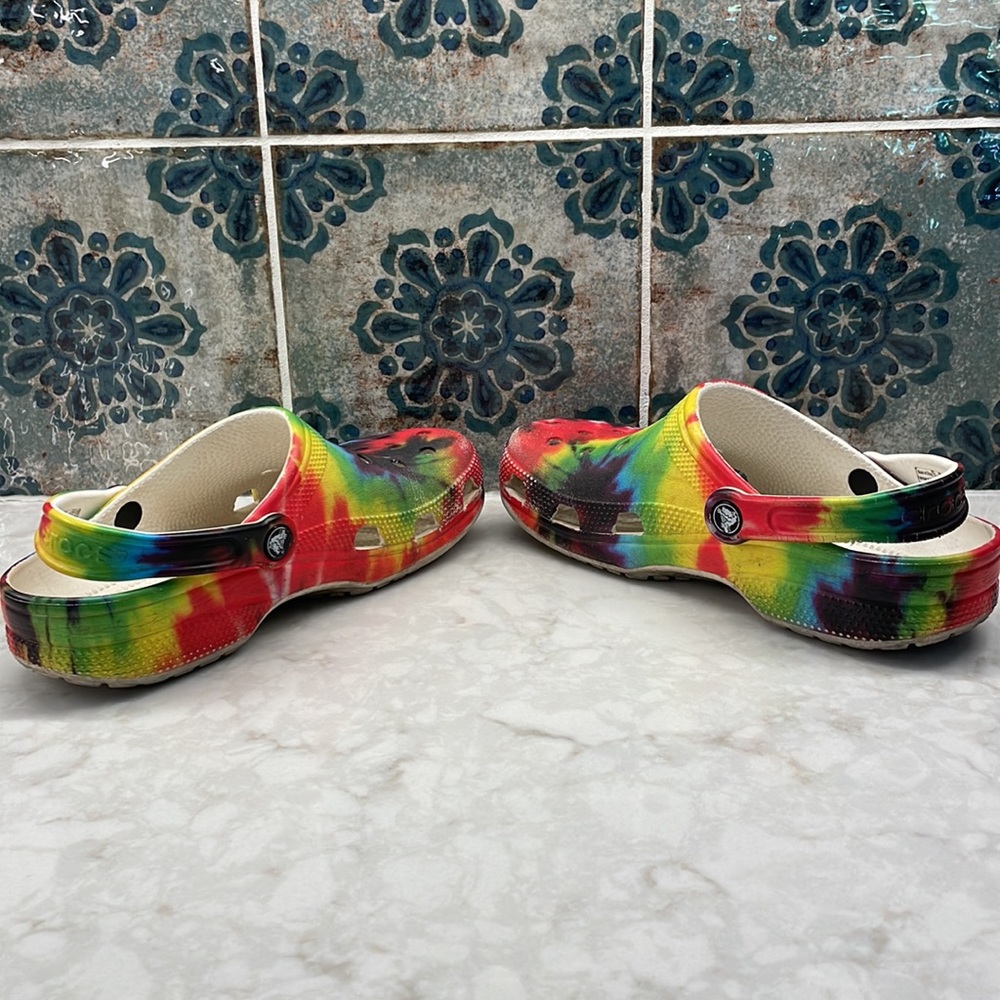 Rainbow Crocs size7 - Picture 4 of 6